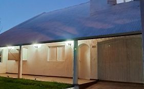 Estilo Campo Casa de 3 ambientes cochera interna
